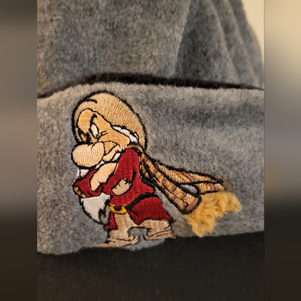 Vtg Disneyland Resort Gray Fleece Beanie Hat W/Snow White Grumpy One Size Unisex